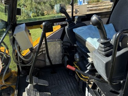 Bild 8:Bagger mit Schubharvester JCB 8060