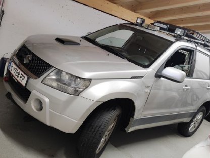 Suzuki Grand Vitara mit Schneepflug