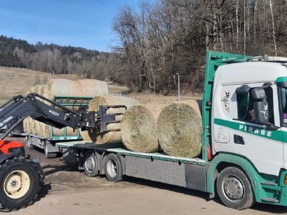 Bild 3:Stroh-Heu-Silageballen-Maissilageballen