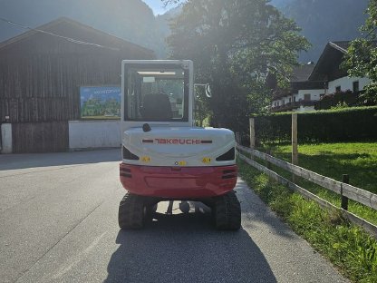 Bild 3:Takeuchi TB240 mit Martin Powertilt, TB 240 Bagger, Löffel