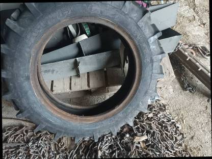 Bild 2:Reifen 7.00-18