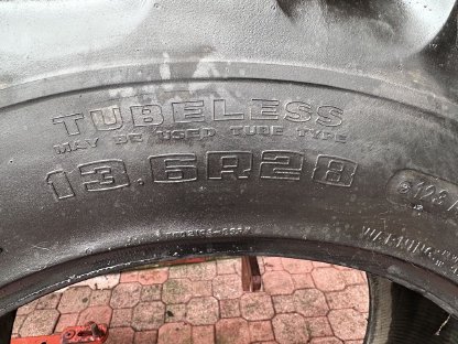 Bild 3:Traktor reifen