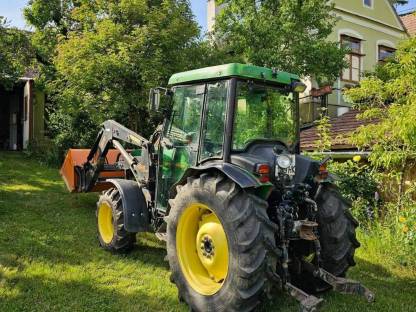 Bild 5:Traktor John Deere 5400 N