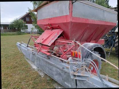 Bild 6:Kalkstreuer