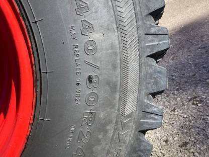 Bild 5:Kommunalreifen Kompletträder Fendt Straßenreifen