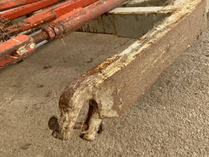 Bild 2:Frontladerverlängerung für Hauer