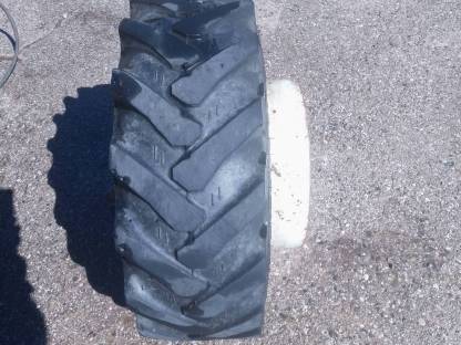 Bild 2:Reifen für Weidemann Hoftrac