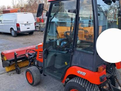 Bild 2:Traktor Kubota BX2350
