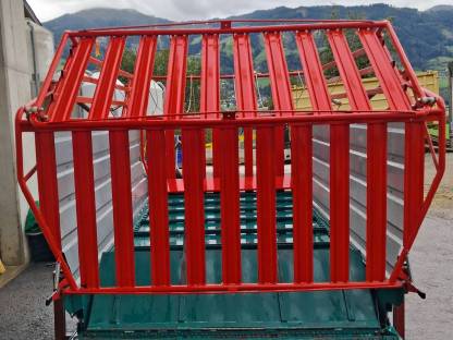 Bild 2:Walthofer Aufbauladewagen