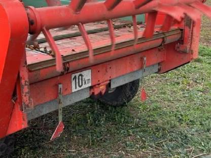 Bild 2:Brantner Miststreuer