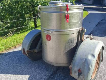 Bild 3:Milchtank 200 l inkl. Fahrgestell