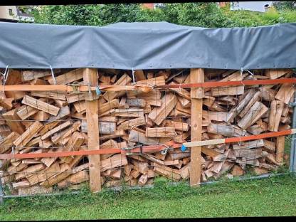 Bild 3:Brennholz/Scheitholz