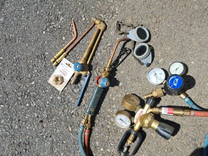 Bild 2:Schweißzeug mit Gas und Sauerstoff