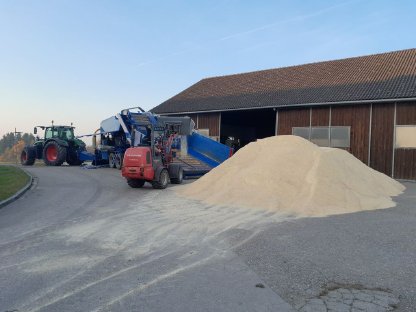 Bild 8:Maisballenpressen Göweil LT Master