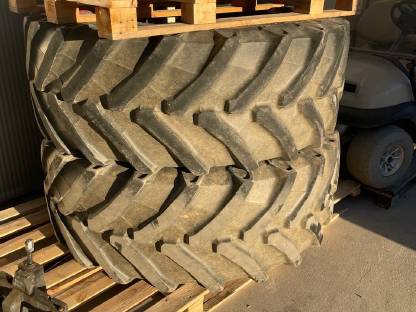 Bild 6:Trelleborg 540/65R24 und 600/65R38