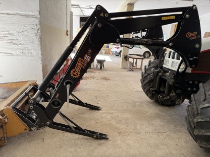 Bild 6:Traktor Steyr 9125 + Frontlader Hauer POM S110, 4000h