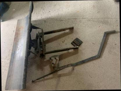 Bild 5:Rasentraktor Schneepflug