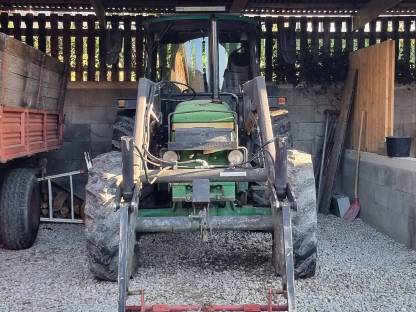Bild 3:John Deere Traktor mit Frontlader 2850