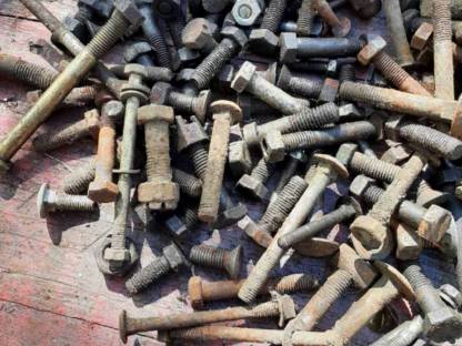 Bild 5:Schrauben, Muttern, schwarz