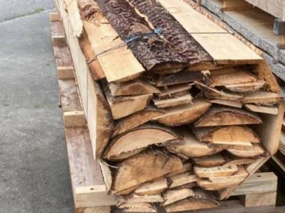 Bild 2:Spreißelbund, Schwartenbund, Brennholz, Hackgut, Sägereste