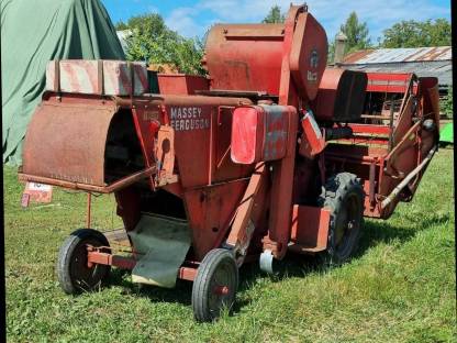Bild 3:Massey Ferguson Mähdrescher 630 S
