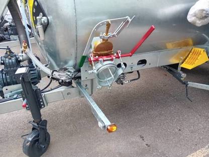 Bild 7:Güllefass Supercis 650 mit Schleppschuhverteiler