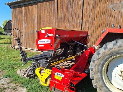 Bild 4:Pöttinger Kreiselegge und Sähmaschine Lion 301