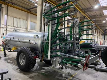 Bild 2:Güllefass Supercis 650 mit Schleppschuhverteiler