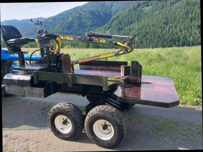 Bild 3:Holzspalter mit Kran