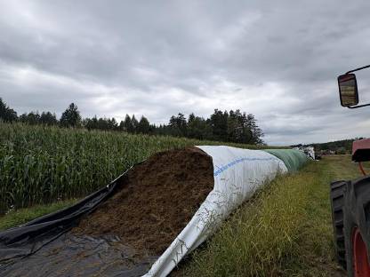 Bild 4:Siloschlauchpressen Mais