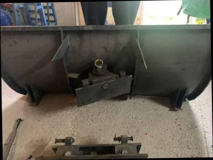 Bild 6:Rasentraktor Schneepflug