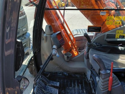 Bild 4:Bagger Hitachi ZX210-3