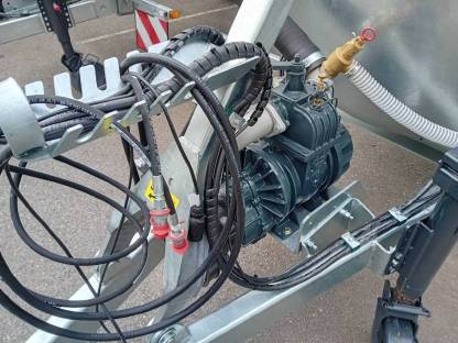 Bild 6:Güllefass Supercis 650 mit Schleppschuhverteiler