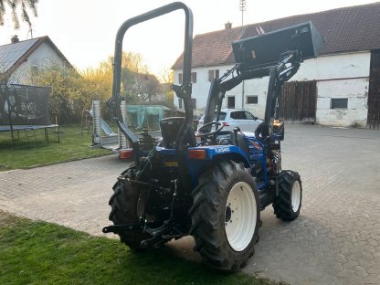 Bild 4:Iseki Kompakttraktor Typ TLE 3410 mit mech. Schaltgetriebe