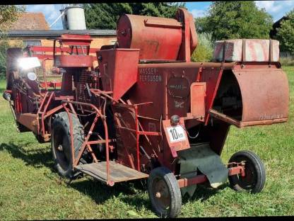 Bild 4:Massey Ferguson Mähdrescher 630 S