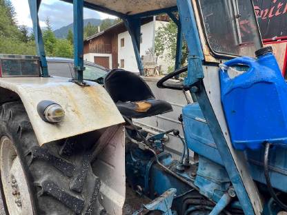 Bild 6:Traktor Ford Super Dexta 3000-8