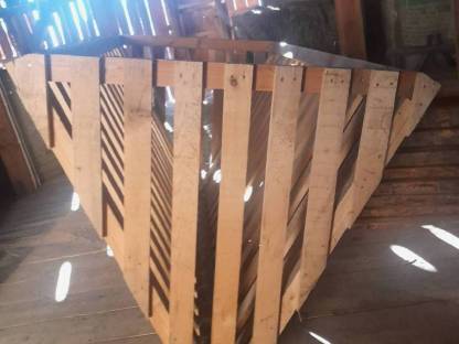 Bild 2:Futterraufe Heuraufe