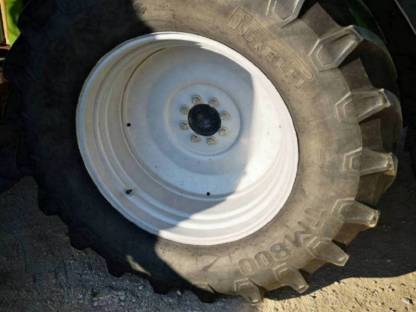 Bild 5:Traktorreifen 540/65R24 und 600/65R34