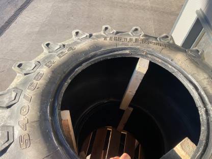 Bild 3:Trelleborg 540/65R24 und 600/65R38