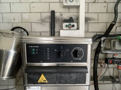 Bild 6:Pneumatisches Tor mit Steuerung, Melkstand, Waschautomat