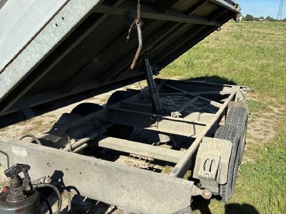 Bild 2:Pkw-Anhänger 3,5 t Dreiseitenkipper