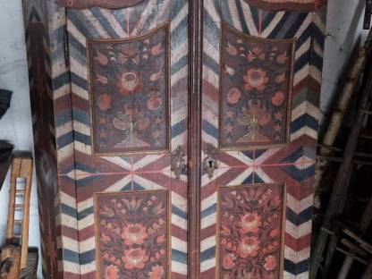 Bild 2:Alter Bauernkasten