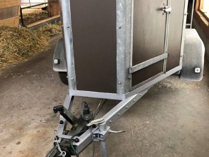 Bild 3:Pferdeanhänger