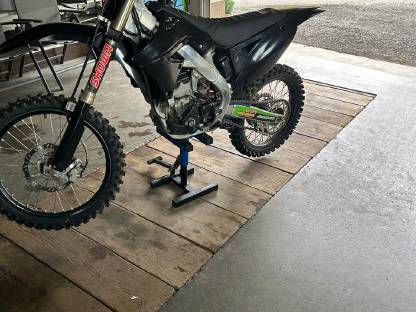 Bild 3:Kawasaki 250A