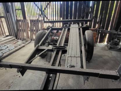 Bild 2:Holzanhänger