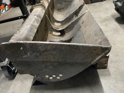 Bild 8:Hydraulischer Schnellwechsler und Löffelset Volvo/Pel Job