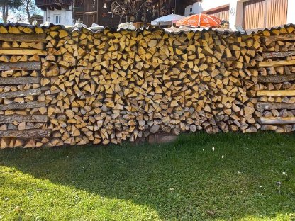 Bild 2:Brennholz