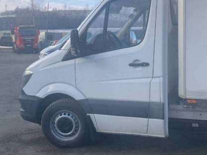 Bild 3:Mercedes Sprinter mit Kühlaufbau