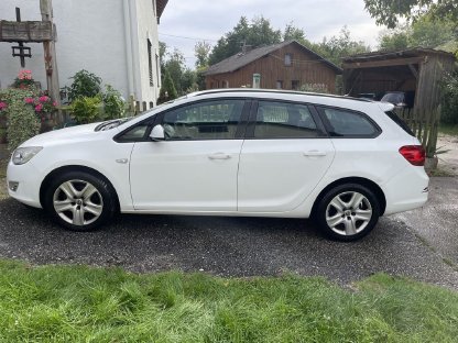 Bild 2:Opel Astra Sportstourer Kombi Diesel