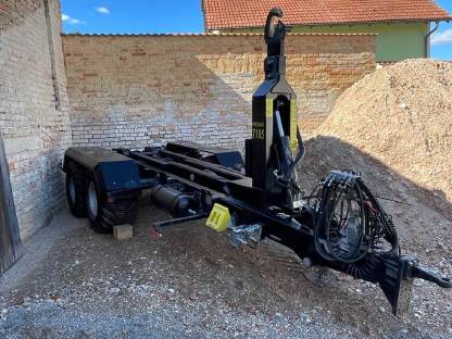 Pronar T185 Hakenliftanhänger (Abrollkipper)